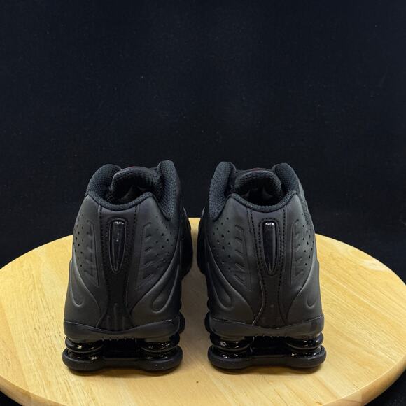 Nike Shox R4 Shoes Triple Black HQ1988-001 Men\'s Size 10.5 NEW main image 4
